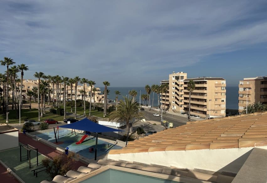 Apartamento de 2 habitaciones en Torrevieja en venta con piscina - 159.000 € (Ref: 9460643)