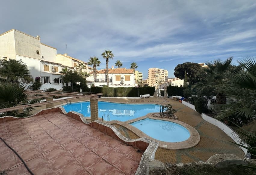Apartamento de 2 habitaciones en Torrevieja en venta con piscina - 159.000 € (Ref: 9460643)