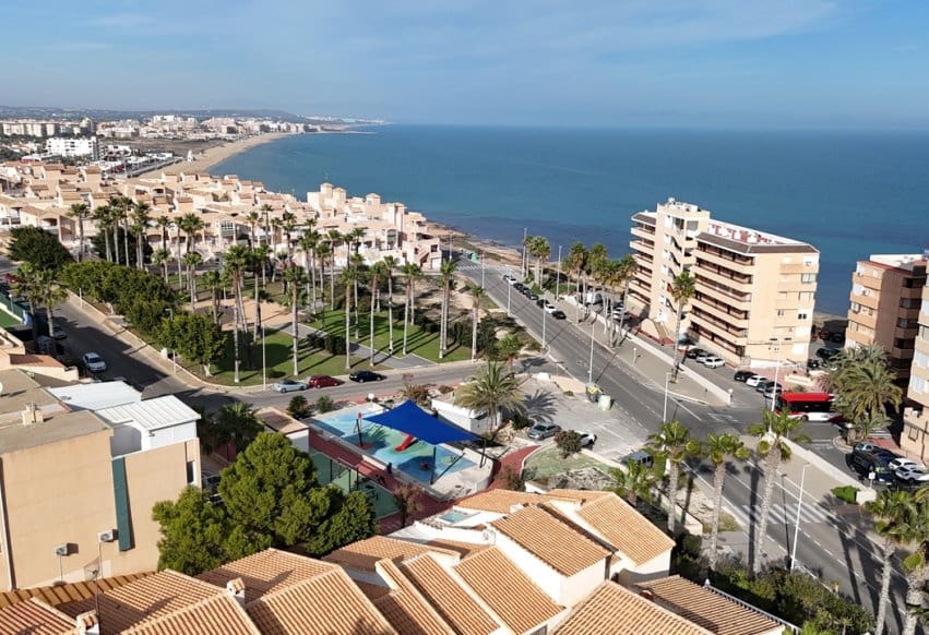 Apartamento de 2 habitaciones en Torrevieja en venta con piscina - 159.000 € (Ref: 9460643)