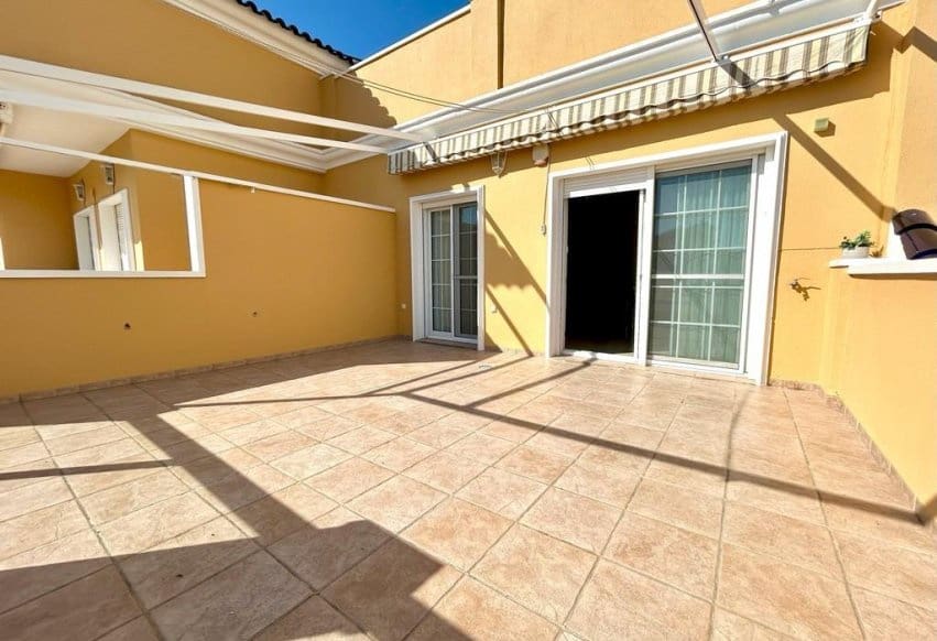 3 sovrum Takvåning till salu i Orihuela Costa med pool garage - 595 000 € (Ref: 9502933)