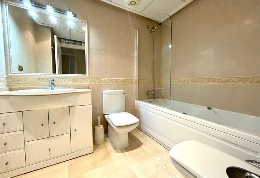 3 sovrum Takvåning till salu i Orihuela Costa med pool garage - 595 000 € (Ref: 9502933)