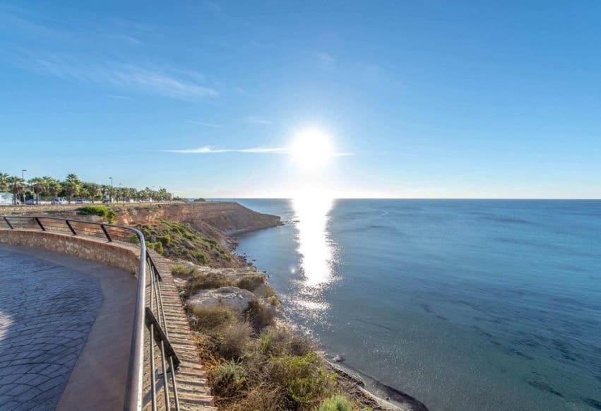 3 sovrum Takvåning till salu i Orihuela Costa med pool garage - 595 000 € (Ref: 9502933)