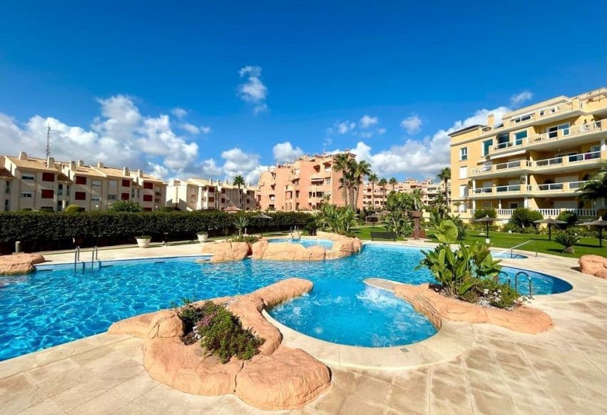 3 soverom Penthouse til salgs i Campoamor med svømmebasseng garasje - € 595 000 (Ref: 9502933)