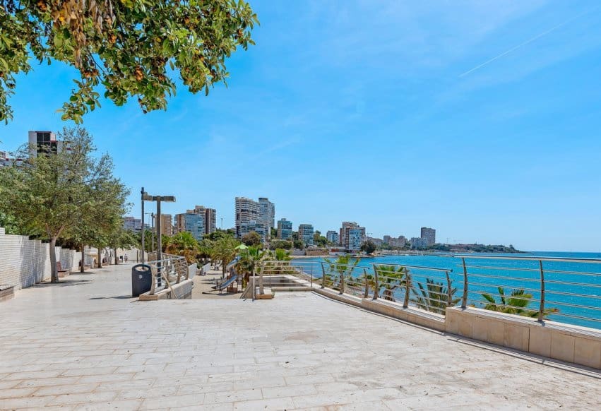 2 bedroom Apartment for sale in Alicante / Alacant city - € 225,000 (Ref: 9506290)