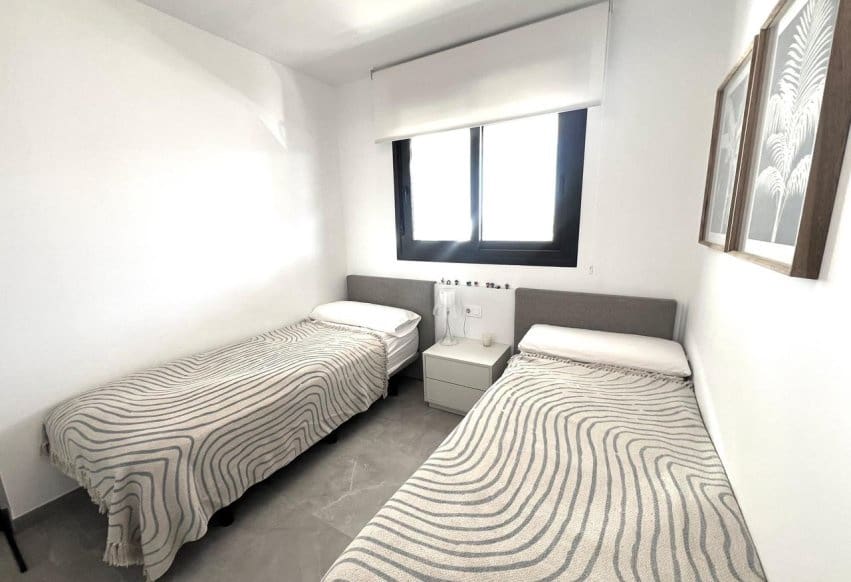 2 makuuhuone Huoneisto myytävänä paikassa Orihuela Costa mukana uima-altaan 
autotalli - 420 000 € (Ref: 9506291)