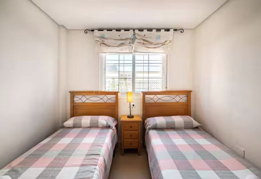 2 Zimmer Strandapartment zu verkaufen in Pilar de la Horadada mit Pool - 270.000 € (Ref: 9506611)