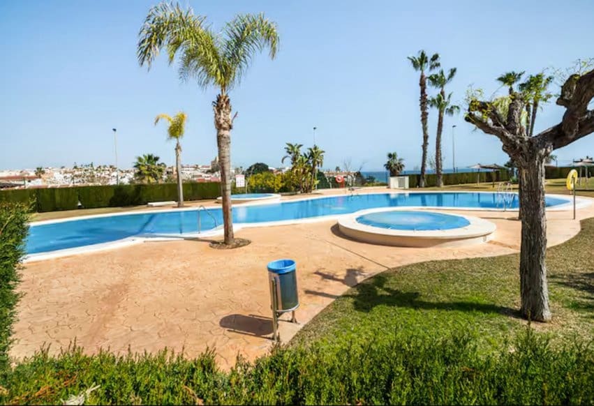 2 Zimmer Strandapartment zu verkaufen in Pilar de la Horadada mit Pool - 270.000 € (Ref: 9506611)