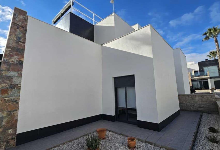 3 bedroom Villa for sale in Orihuela Costa with pool - € 410,000 (Ref: 9523797)