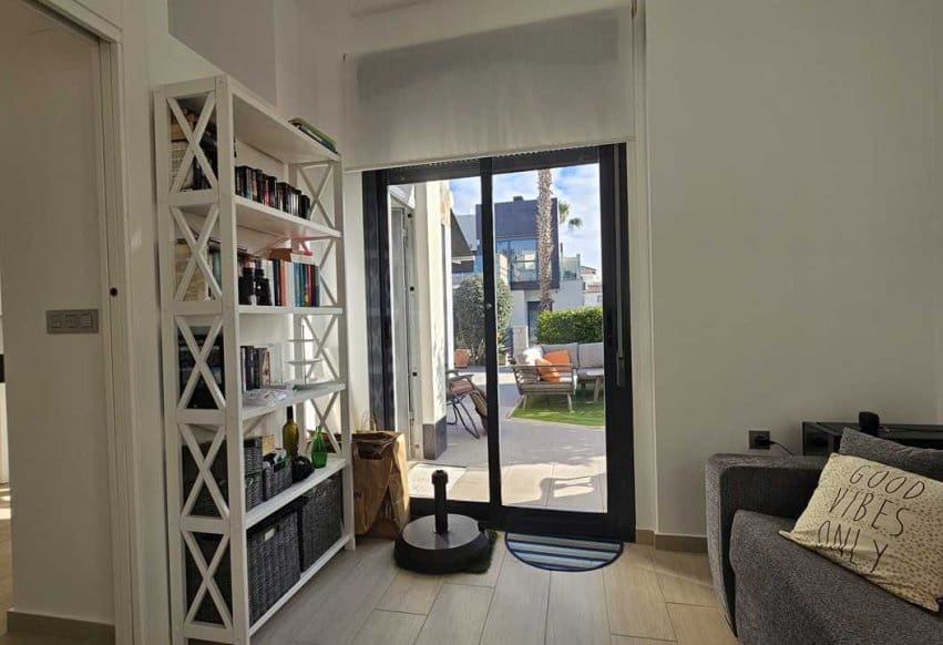 3 bedroom Villa for sale in Orihuela Costa with pool - € 410,000 (Ref: 9523797)