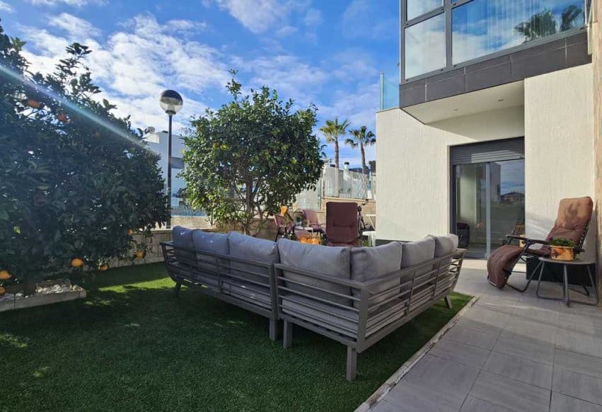 3 bedroom Villa for sale in Orihuela Costa with pool - € 410,000 (Ref: 9523797)