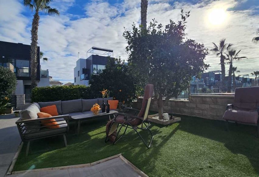 3 bedroom Villa for sale in Orihuela Costa with pool - € 410,000 (Ref: 9523797)