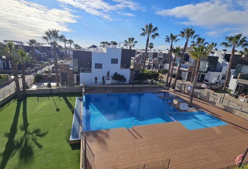 3 bedroom Villa for sale in Orihuela Costa with pool - € 410,000 (Ref: 9523797)