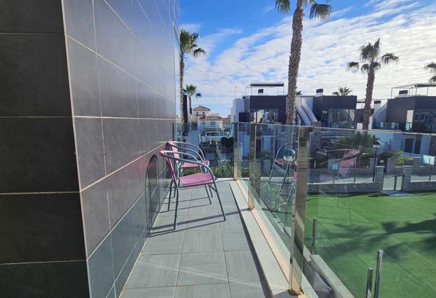 3 bedroom Villa for sale in Orihuela Costa with pool - € 410,000 (Ref: 9523797)