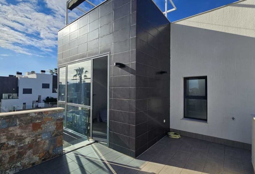 3 bedroom Villa for sale in Orihuela Costa with pool - € 410,000 (Ref: 9523797)