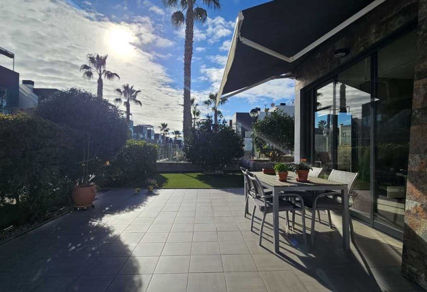 3 bedroom Villa for sale in Orihuela Costa with pool - € 410,000 (Ref: 9523797)