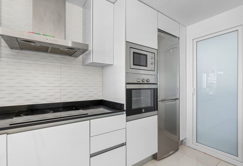 2 Zimmer Strandapartment zu verkaufen in Orihuela Costa mit Pool - 420.000 € (Ref: 9528592)