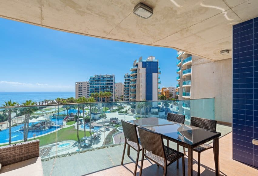 2 Zimmer Strandapartment zu verkaufen in Orihuela Costa mit Pool - 420.000 € (Ref: 9528592)