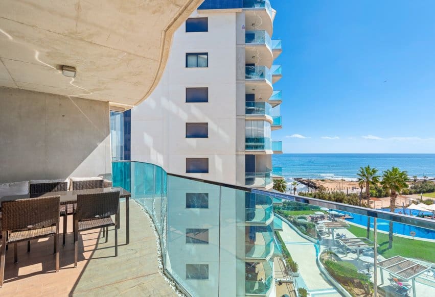 2 Zimmer Strandapartment zu verkaufen in Orihuela Costa mit Pool - 420.000 € (Ref: 9528592)
