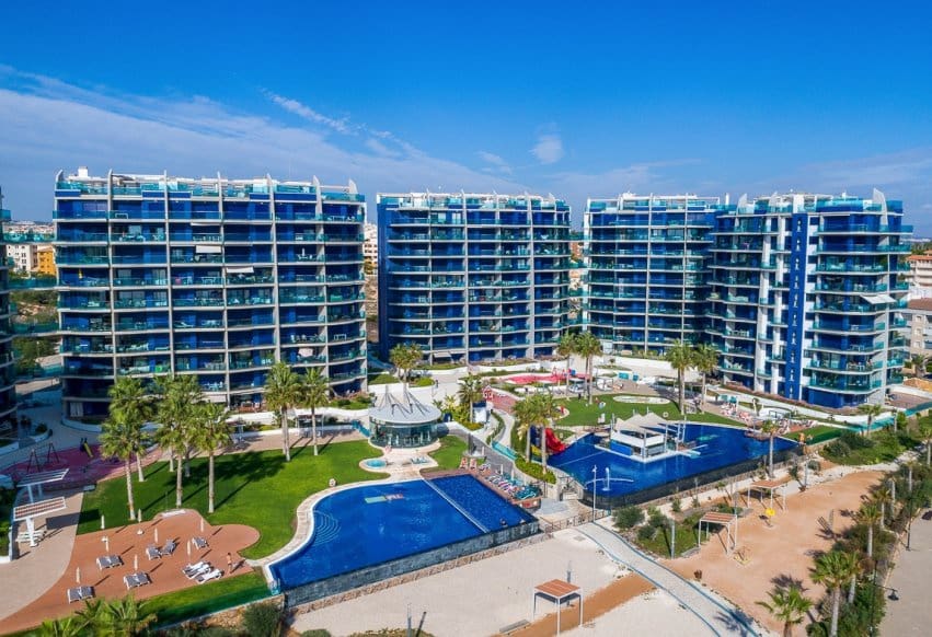 2 Zimmer Strandapartment zu verkaufen in Orihuela Costa mit Pool - 420.000 € (Ref: 9528592)