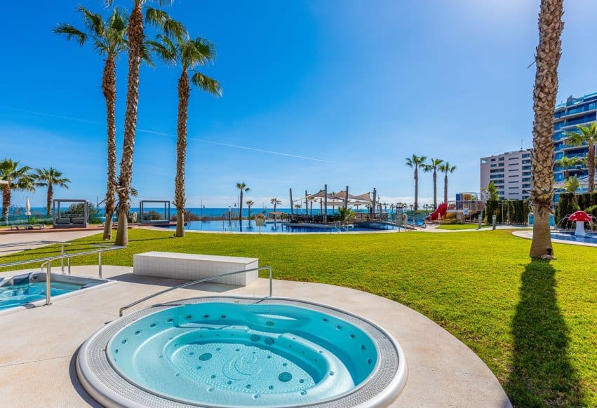 2 Zimmer Strandapartment zu verkaufen in Orihuela Costa mit Pool - 420.000 € (Ref: 9528592)