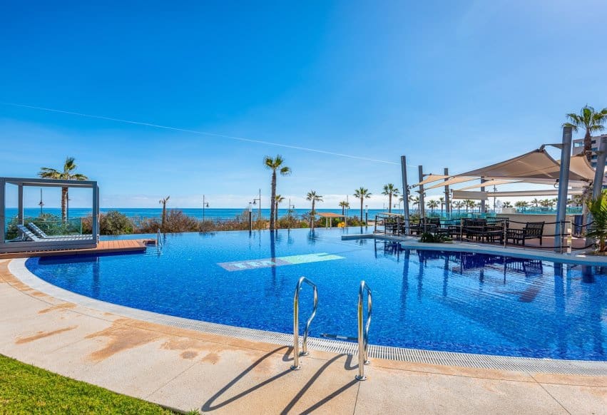 2 Zimmer Strandapartment zu verkaufen in Orihuela Costa mit Pool - 420.000 € (Ref: 9528592)