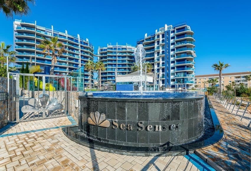 2 Zimmer Strandapartment zu verkaufen in Orihuela Costa mit Pool - 420.000 € (Ref: 9528592)