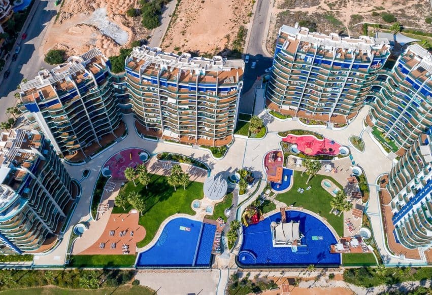 2 Zimmer Strandapartment zu verkaufen in Orihuela Costa mit Pool - 420.000 € (Ref: 9528592)