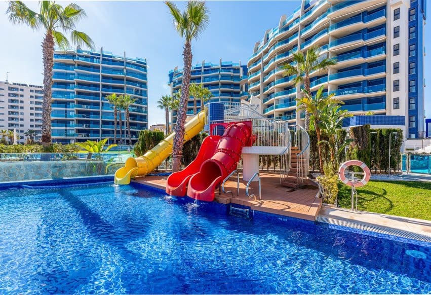 2 Zimmer Strandapartment zu verkaufen in Orihuela Costa mit Pool - 420.000 € (Ref: 9528592)