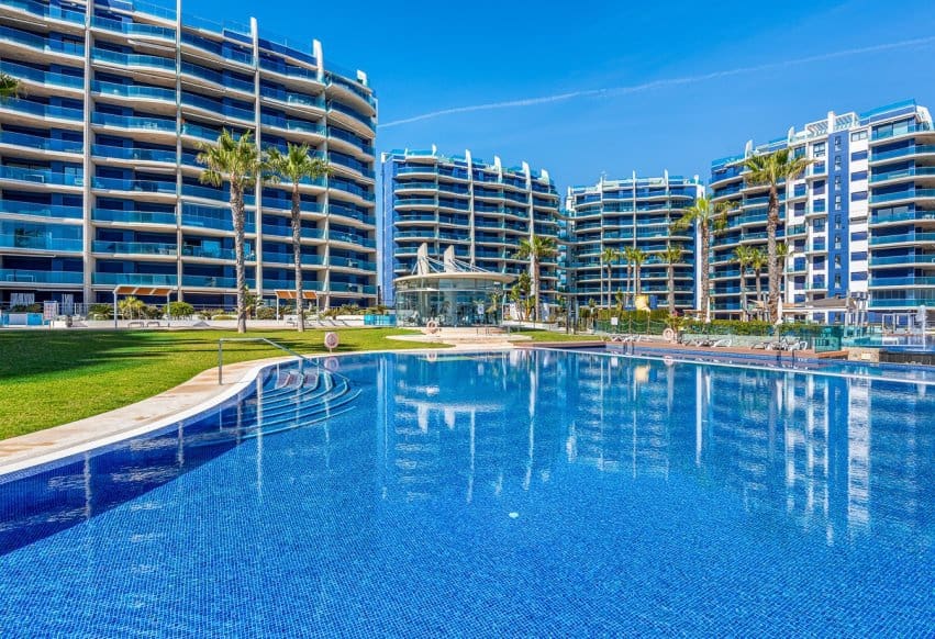 2 Zimmer Strandapartment zu verkaufen in Orihuela Costa mit Pool - 420.000 € (Ref: 9528592)