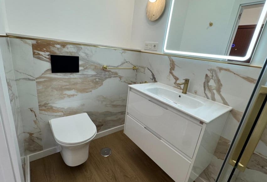 2 slaapkamer Penthouse te koop in Punta Prima met zwembad - € 269.000 (Ref: 9603598)