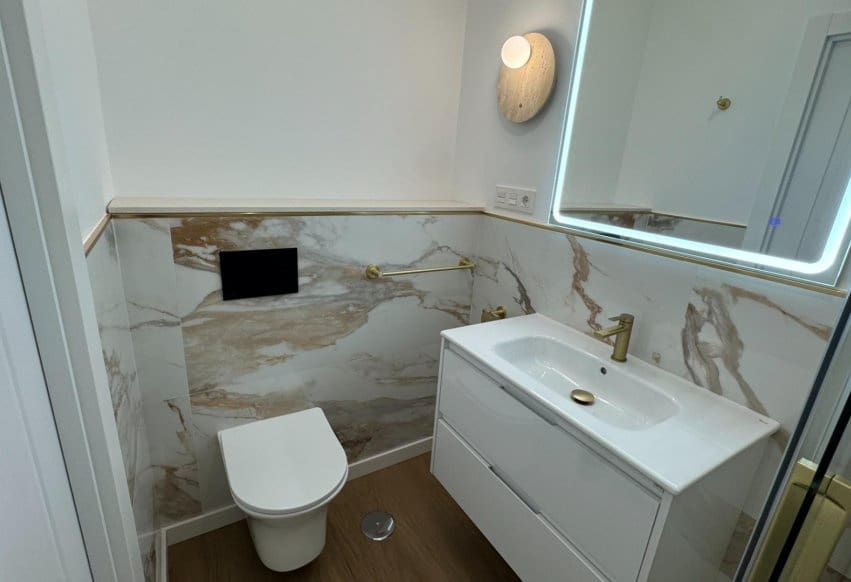 2 slaapkamer Penthouse te koop in Punta Prima met zwembad - € 269.000 (Ref: 9603598)