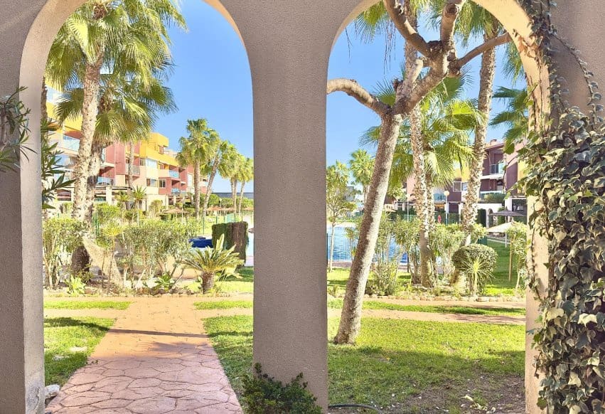 Apartamento de 2 habitaciones en Playa Flamenca en venta con piscina - 249.000 € (Ref: 9609979)