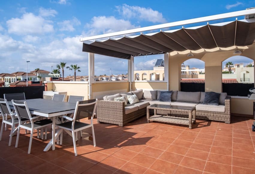 2 Zimmer Bungalow zu verkaufen in Torrevieja mit Pool - 205.000 € (Ref: 9646019)