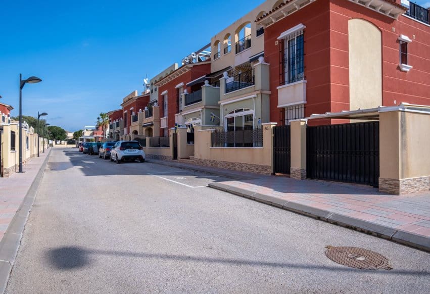 2 Zimmer Bungalow zu verkaufen in Torrevieja mit Pool - 205.000 € (Ref: 9646019)