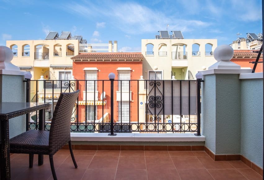 2 Zimmer Bungalow zu verkaufen in Torrevieja mit Pool - 205.000 € (Ref: 9646019)