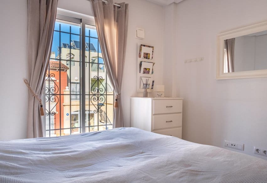 2 Zimmer Bungalow zu verkaufen in Torrevieja mit Pool - 205.000 € (Ref: 9646019)