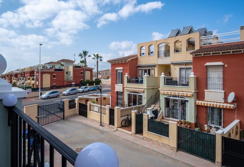 2 Zimmer Bungalow zu verkaufen in Torrevieja mit Pool - 205.000 € (Ref: 9646019)