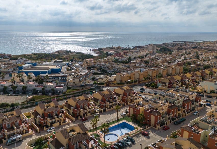 2 Zimmer Bungalow zu verkaufen in Torrevieja mit Pool - 205.000 € (Ref: 9646019)