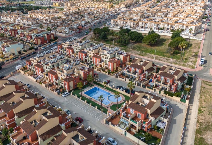 2 Zimmer Bungalow zu verkaufen in Torrevieja mit Pool - 205.000 € (Ref: 9646019)