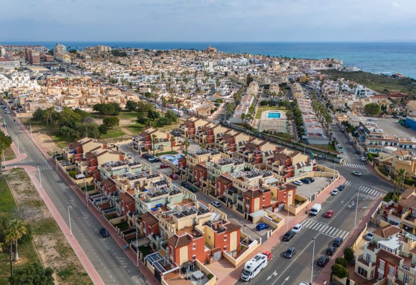 2 Zimmer Bungalow zu verkaufen in Torrevieja mit Pool - 205.000 € (Ref: 9646019)