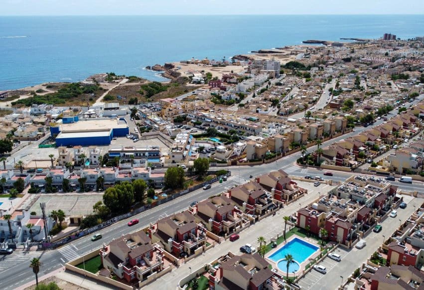 2 Zimmer Bungalow zu verkaufen in Torrevieja mit Pool - 205.000 € (Ref: 9646019)