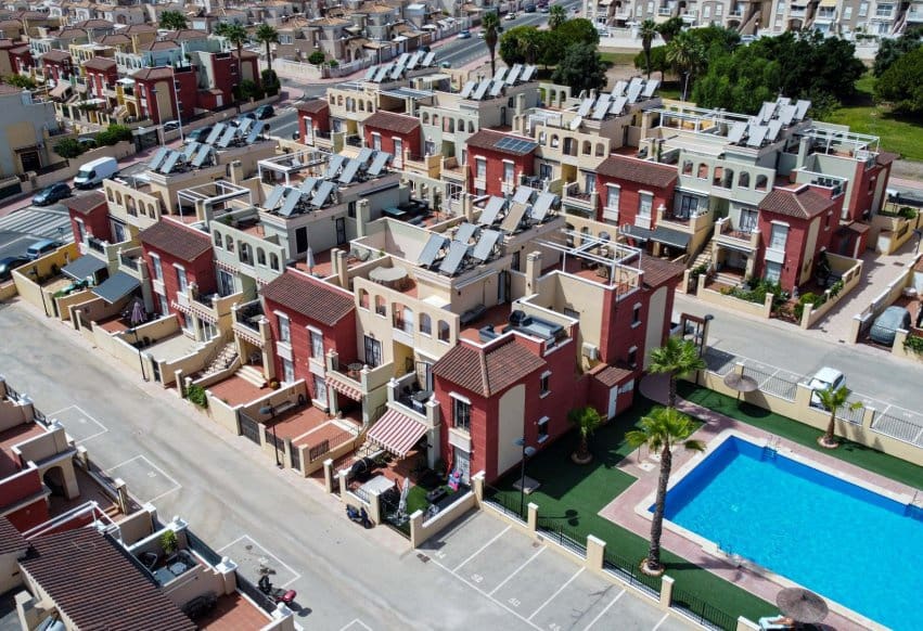 2 Zimmer Bungalow zu verkaufen in Torrevieja mit Pool - 205.000 € (Ref: 9646019)