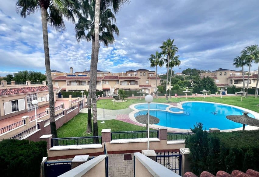 2 Zimmer Bungalow zu verkaufen in Pilar de la Horadada mit Pool - 214.900 € (Ref: 9665177)