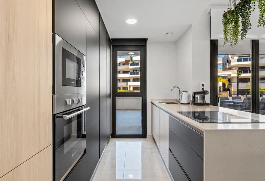 3 slaapkamer Appartement te koop in Playa Flamenca met zwembad - € 589.900 (Ref: 9665307)