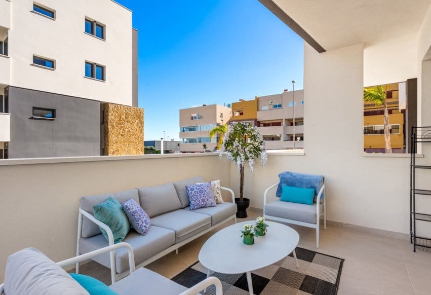 3 bedroom Apartment for sale in Playa Flamenca with pool - € 589,900 (Ref: 9665307)