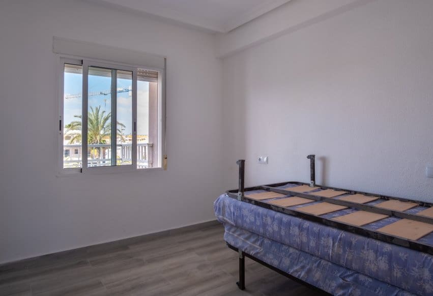 2 bedroom Beach Apartment for sale in Torre de la Horadada - € 165,000 (Ref: 9671264)