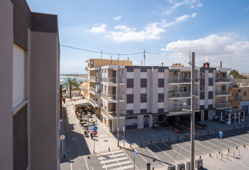 2 bedroom Beach Apartment for sale in Torre de la Horadada - € 165,000 (Ref: 9671264)