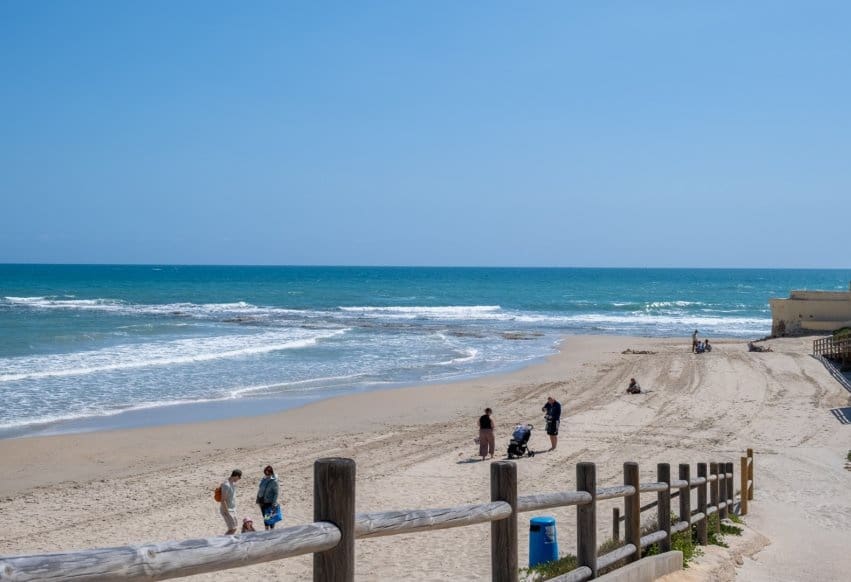 2 bedroom Beach Apartment for sale in Torre de la Horadada - € 165,000 (Ref: 9671264)