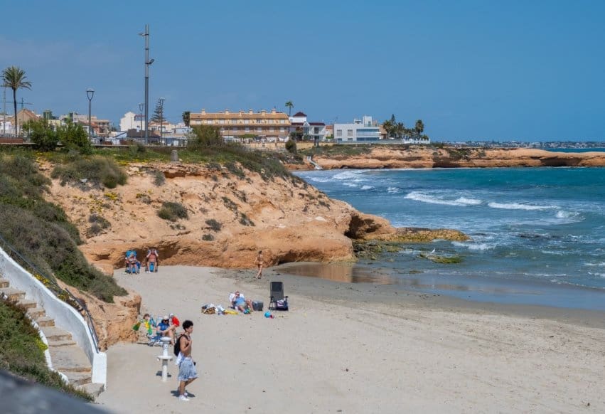 2 bedroom Beach Apartment for sale in Torre de la Horadada - € 165,000 (Ref: 9671264)