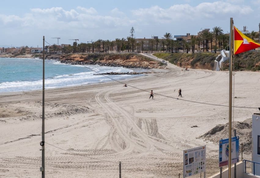 2 bedroom Beach Apartment for sale in Torre de la Horadada - € 165,000 (Ref: 9671264)